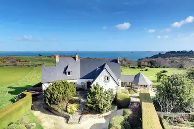 Image de Grande maison, parc paysager, fantastique vue mer, plage à 600m à pied