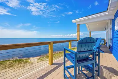 Image de Premier Soundfront w/ Pool, Hot Tub, Elevator, Ev Charger, Theater & Game Rooms