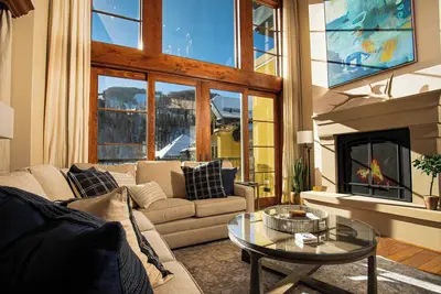 Image de The Ritz-Carlton Luxury Retreat with Cuvée Experiences and Mountain Views