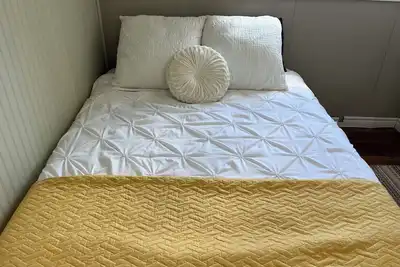 Image de Charming Lakefront Cottage: You're Perfect Getaway Awaits! \"