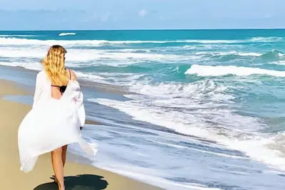 O-1 Gorgeous Beach Condo near shops & nightlife
