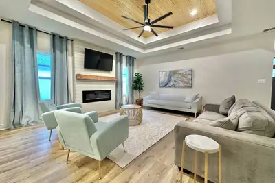 Image de Cute Midtown Modern 4 bed 2 bath sleeps 8