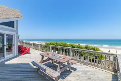 Image de Oceanfront home in Corolla Nc just steps from the beach!