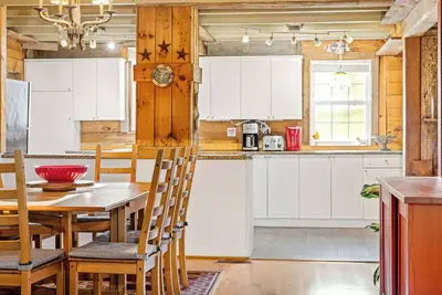 Image de Spacious Rural Farmhouse Getaway with Peaceful Views