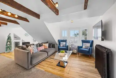 Waterfront Loft Deluxe Penthouse Downtown Ch'town