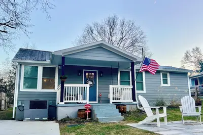 Image de The Sycamore House in the Heart of Historic Leipers Fork Village - Franklin, Tn