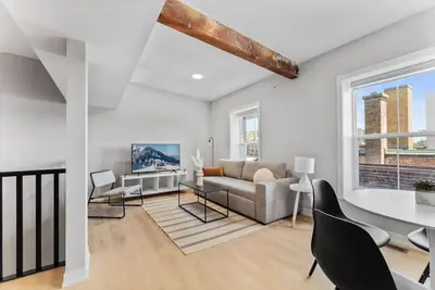 GSLofts - Unit 205 · Chic Red Bricks Loft - 2 Bed in Downtown