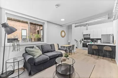 Image de Cathedral Loft • 2 Queen Beds • Dt Peterborough