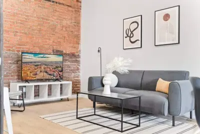 Image de Cathedral Loft | 2 Queen Beds | Downtown + Trails