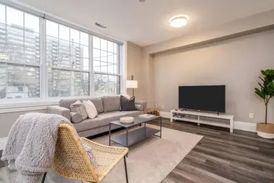 Image de 2br Burlington Apt | Near Waterfront & Art Gallery