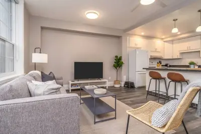 Image de Spacious 4-Bed, 3-Bath Apartments Near Waterfront