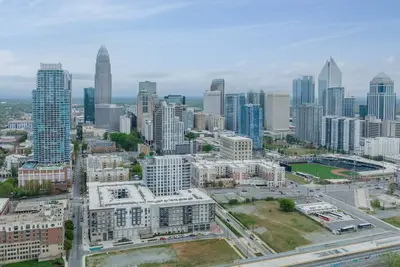 Image de 3Bed\/2Bath - Truist, Gym + Spectrum