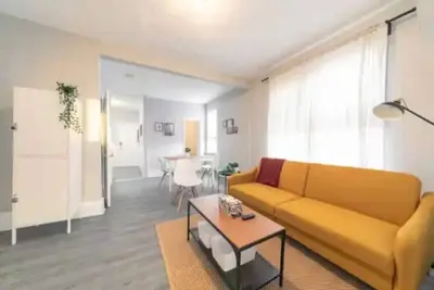 Image de 7Bd Spacious Home in Walkerville With Parking