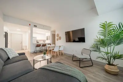 Image de Luxury 3br Uptown | Balcony | Walk to Stadiums