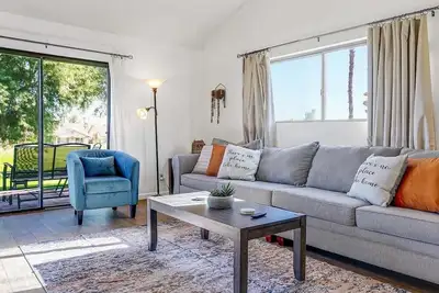 Image de Viva La Vacay: Golf+Pickle Ball+Pools+Tennis+Walk to Coachella/Stagecoach