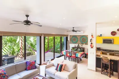 3 Bdrm. townhouse in gorgeous Akumal with WiFi & Ac. Beach Club steps away!