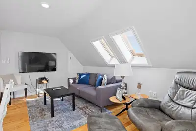 Hillsborough St Suites King Suite Downtown Chtown