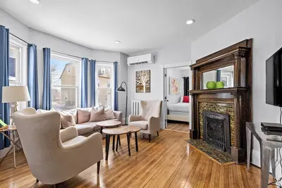 Image de Hillsborough Street Suites 2 Bdrm Downtown Ch'town