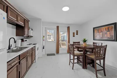 The Suites on Olde king Square Downtown Chtown
