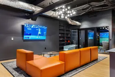 Image de 2Bed\/2Bath with basketball court & Golf Stimulator