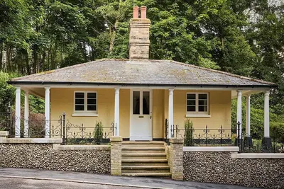 Image de East Lodge is set on edge of the beautiful Langham Hall Estate