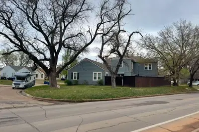 Image de Cowboy Getaway. . . Spacious 4-bedroom house next to campus on University Drive