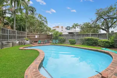 Image de The Poolside Perch A Breezy Balcony Gem