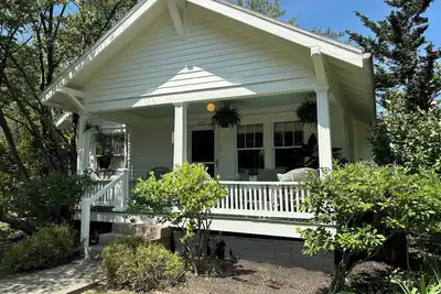 Image de Campus Cottage 3 blocks to Iu