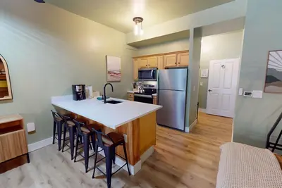 Image de New! Seneca 115 - Brigham Studio Condo