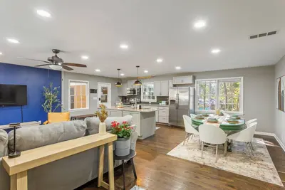 Image de Spacious 5-bedroom House minutes from Downtown Tucker