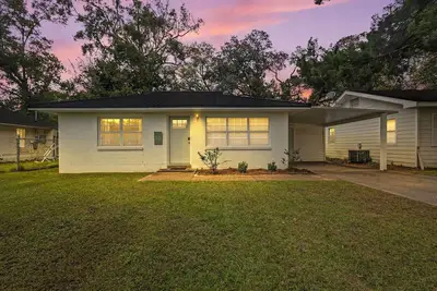 Image de Charming 3-bedroom cottage with WiFi and Ac in Foley