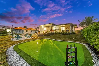 Image de Resort-Style Waterfront Villa; Spa, Kayaks, Sauna, Heated Pool, Arcade, Golf