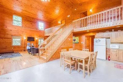 Image de Charming 5-bedroom lodge in delightful Benton minutes from Ricketts Glen.