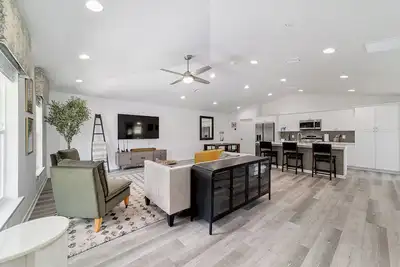 Image de 4 min to Wec, Crownwood country, 3bd 2ba townhome, minutes Fast, Ocala