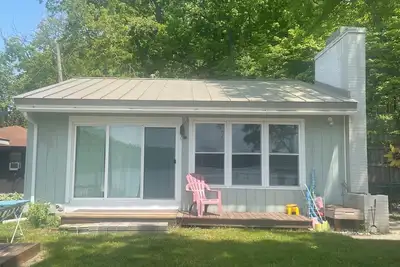 Image de Charming cabin with Ac in Delton - perfect for a getaway