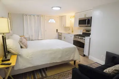 Image de Cozy studio in charming Ogden