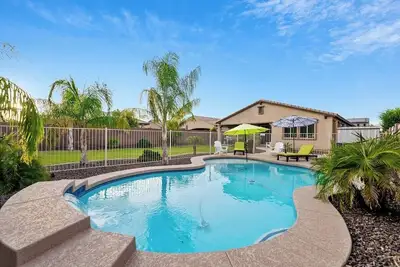 Image de Stunning Surprise Gem | Pool and Modern Finishes