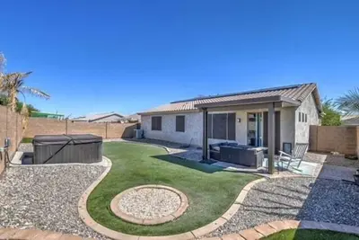 Image de Sunbeam Sanctuary | 4b2b | Pet Friendly | Hot Tub in Surprise