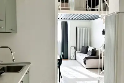 Image de Design and Comfort, Metro 8min walk, Air Conditioning, WiFi