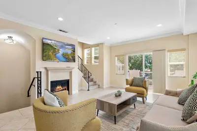 Image de 4br Townhouse in Serene｜Gated Community｜Fully Furnish｜Garage Access #42081