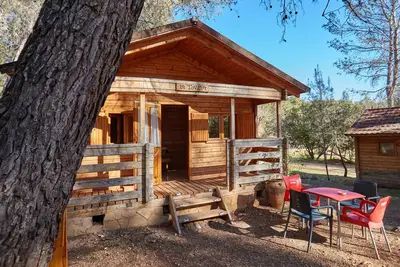 Image de Maison de campagne 'Cabaña De Madera 3' avec vue sur les montagnes, piscine et climatisation