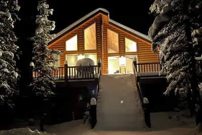 Image de New Rental! Pet friendly, 3Br/2Bath Cabin with gas fireplace and hot tub - Five Peaks
