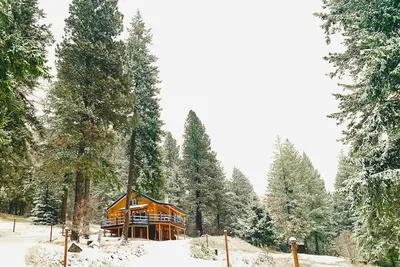 Image de Cabin in the woods, with lake view and hot tub