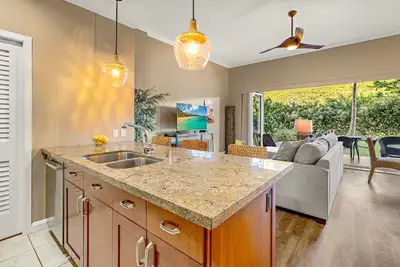 Image de Maui Resort Rentals: Honua Kai Konea 144 – Xl Ground Floor 1br w/ Spacious Lawn Area + Easy Pools/Beach Access