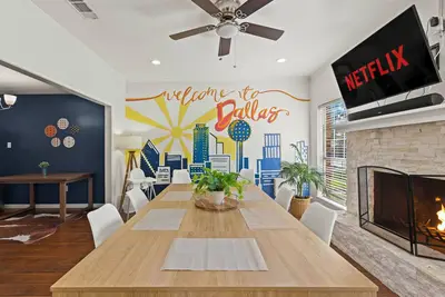 Image de Hot Tub for 7 ~ Near Stadium/Dt/Airport ~ Putting Green + Fire Pit