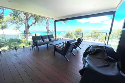 Image de Mirrabooka Magic - Luxury By The Lake