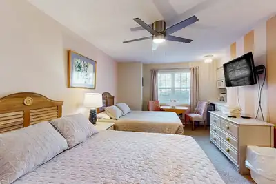 Image de Coastal Condo with golf on-site, shared pool and fitness center