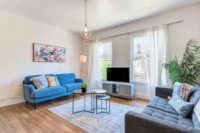 Image de Pet-Friendly Near Parks & Cafes | High-Speed WiFi