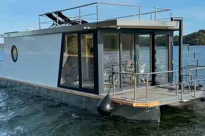 Image de Bateau-maison \"Seahome\" avec vue sur le lac, terrasse privée et Wi-Fi