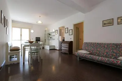 Image de Grand et confortable appartement près de la plage par Beahost Rentals